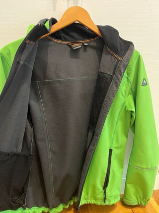 Abrigo verde Icepeak con capucha