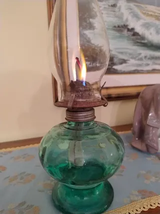 Lampada a petrolio in vetro verde