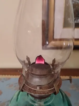 Lampada a petrolio in vetro verde