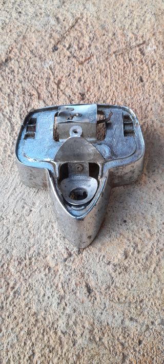 Piloto trasero Vespa de hierro y faro delantero y