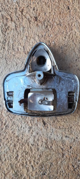 Piloto trasero Vespa de hierro y faro delantero y