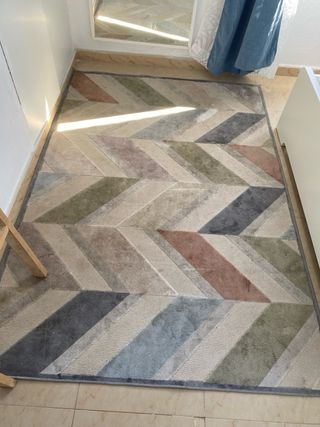 Alfombra diseño geométrico beige y gris