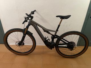 Orbea Rise H10 2022 con Tija Kashima y Cambio Ele