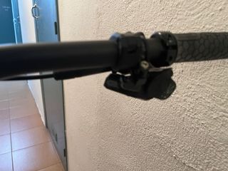 Orbea Rise H10 2022 con Tija Kashima y Cambio Ele