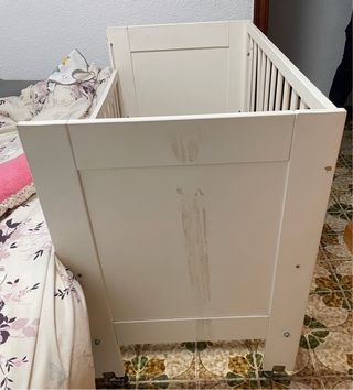 Cuna blanca de madera