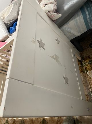 Cuna blanca de madera