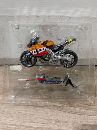 Tamiya Masterworks 1/12 Honda RC211V 2002 V. Rossi