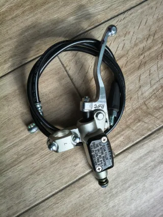 Bomba embrague y latiguillo moto