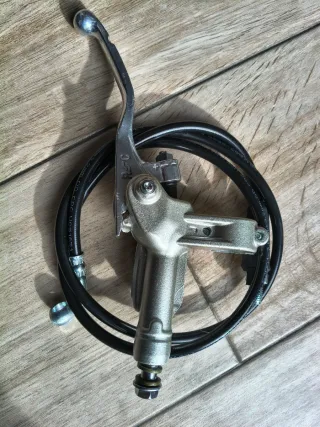 Bomba embrague y latiguillo moto