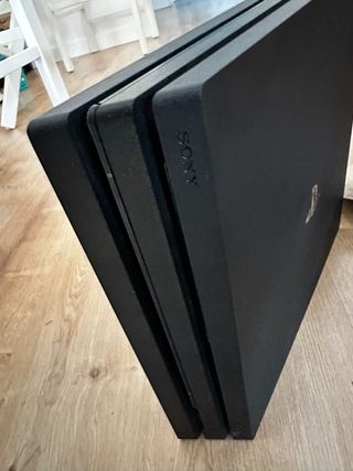 PS4 Pro 1TB Negra + GTA V Premium Edition