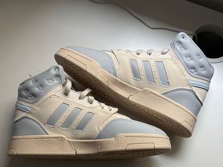 Zapatillas Adidas Hoops Mid Niños Beige/Azul