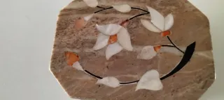 Antigua Caja hindú mármol rosado, tallada.