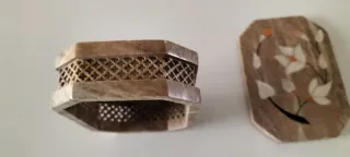 Antigua Caja hindú mármol rosado, tallada.