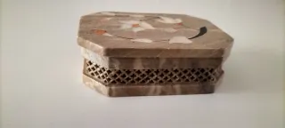 Antigua Caja hindú mármol rosado, tallada.