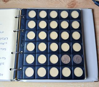 ÁLBUM DE MONEDAS, CON MONEDAS DE ESPAÑA