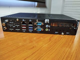 Ryzen + Quadro P620 Mini PC Ind ustrial Silencioso