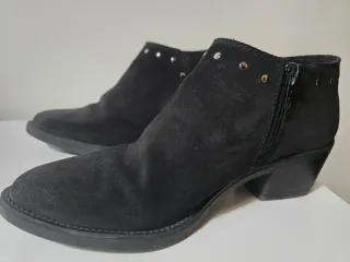 Botines negros Porronet con tachuelas