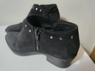 Botines negros Porronet con tachuelas