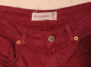 Vaqueros Stradivarius rectos burdeos T38