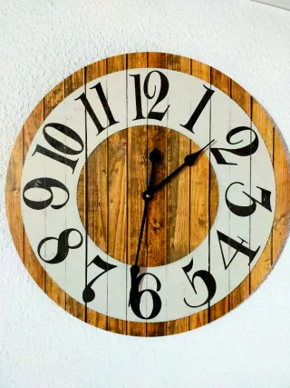 Reloj de pared rústico