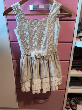 Vestido infantil floral con volantes marca miranda