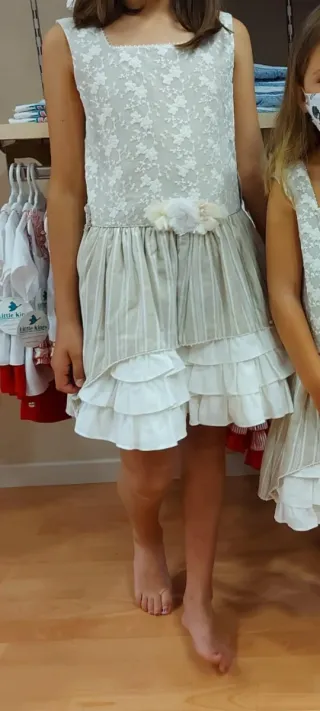 Vestido infantil floral con volantes marca miranda