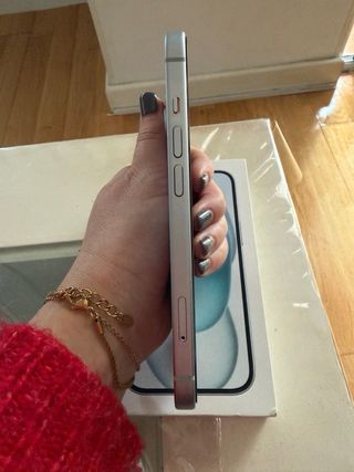 iPhone 15 Blanco Azulado · 128 GB · Como nuevo