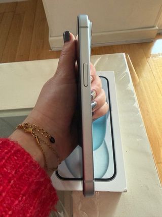 iPhone 15 Blanco Azulado · 128 GB · Como nuevo