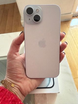 iPhone 15 Blanco Azulado · 128 GB · Como nuevo