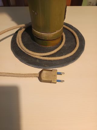 Lámpara  de bambú para salón.