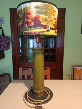 Lámpara  de bambú para salón.