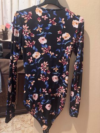 Body Stradivarius floral manga larga talla única