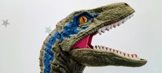 Velociraptor Blue Jurassic World Colosal