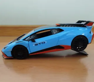 Coche teledirigido Lamborghini Huracán STO