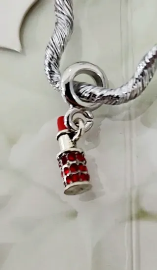 Charm Lipstick Rojo y Plateado