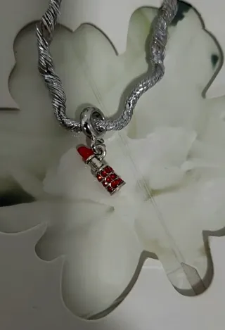 Charm Lipstick Rojo y Plateado