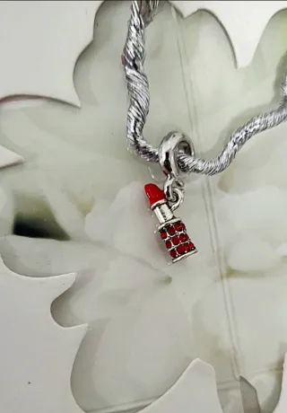 Charm Lipstick Rojo y Plateado