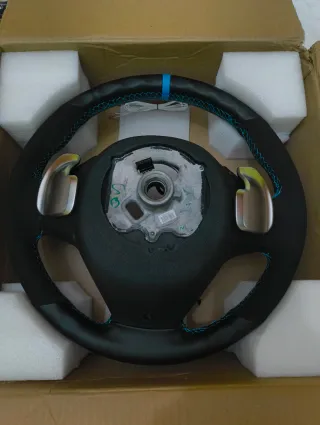 Volante BMW M Performance con levas