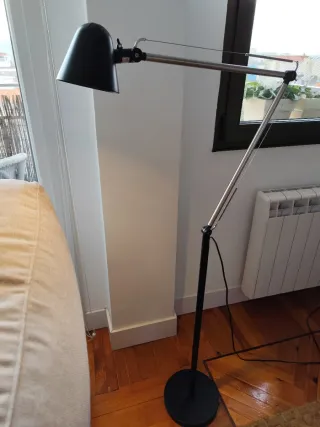 Lámpara de pie Ikea metálica negra