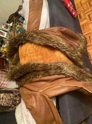 Abrigo marrón con pelo sintético