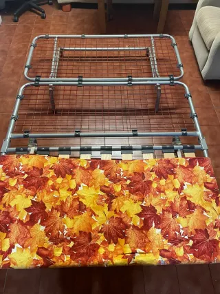 Sofá cama estampado hojas