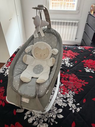 Mecedora de bebé con peluche