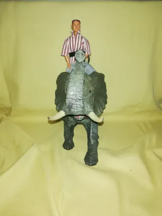 Madelman Altaya con Elefante