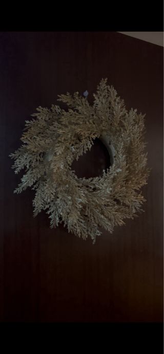 Árbol de Navidad completo con adornos