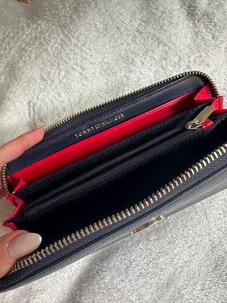 Cartera Tommy Hilfiger Azul y Dorada