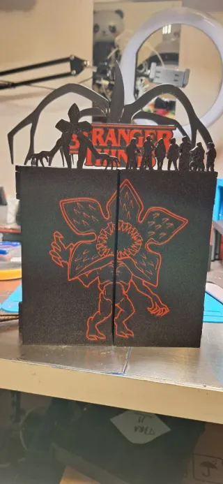 Expositor Stranger Things + 1 Funko