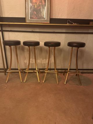 Taburete alto dorado asiento negro