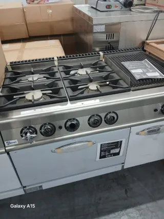 Cocina industrial 4 fuegos + plancha