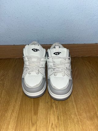 Zapatillas Shein Blancas y Grises