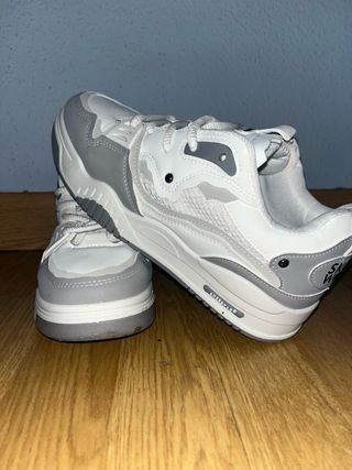 Zapatillas Shein Blancas y Grises